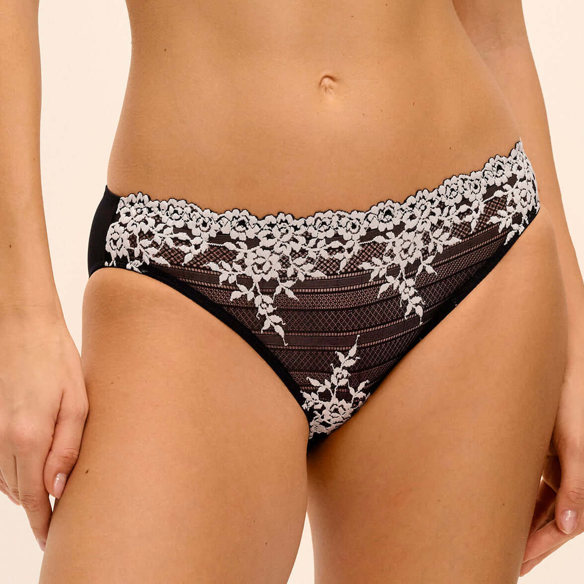 Braga Bikini Embrace Lace Wacoal WA064391 Black