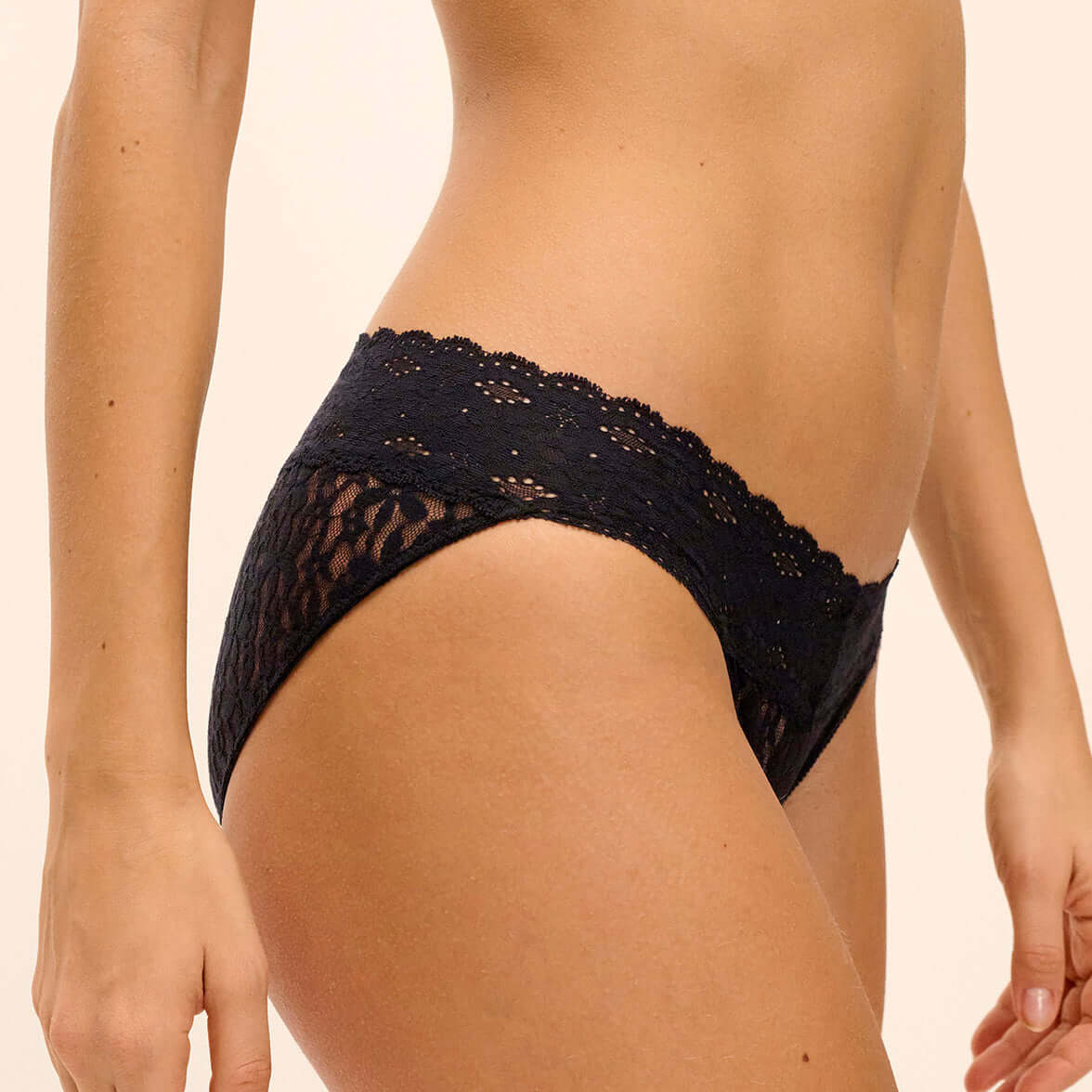 Braga Bikini Halo Lace Wacoal WA878205 Encaje Floral