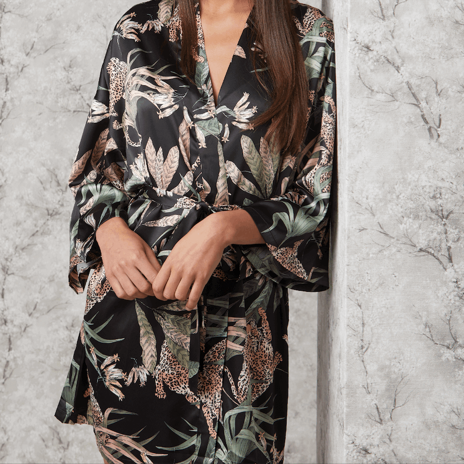 Batas mujer Satén Cue 32850 Negro ⭐✩✩✩✩