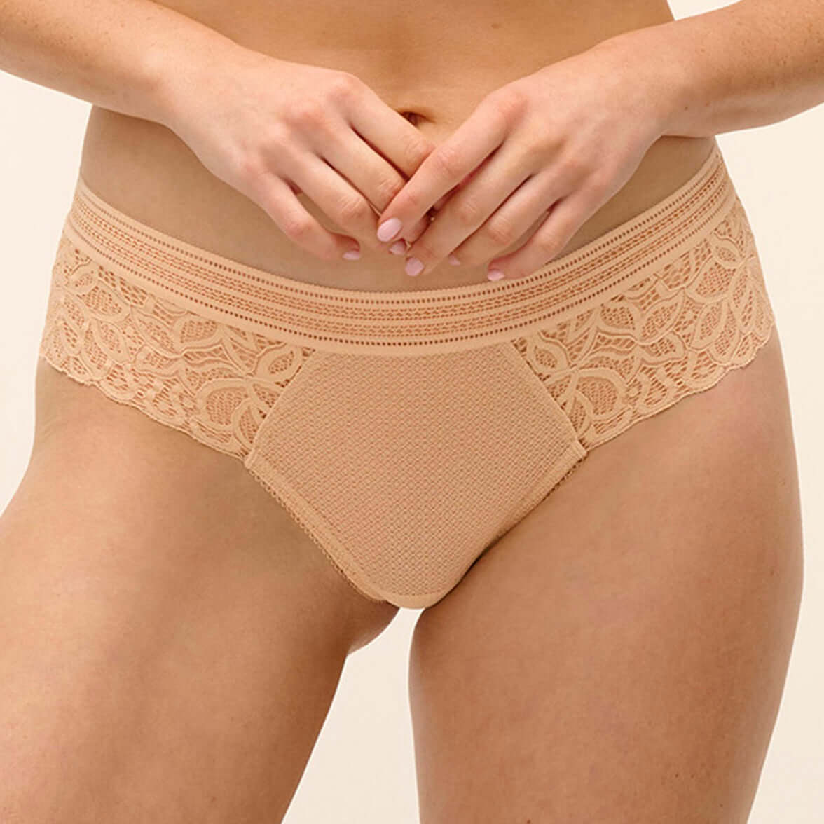 Tanga Raffine Wacoal WE148007 Encaje y Confort Diario Frappe