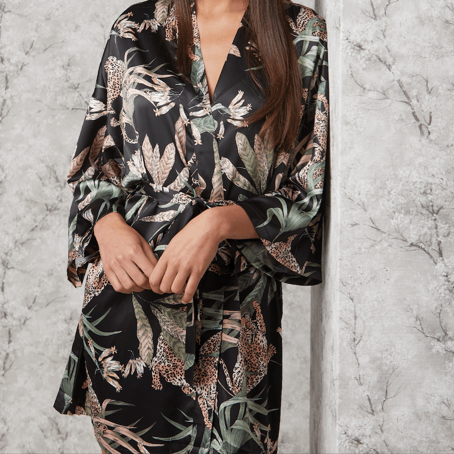 Batas mujer Satén Cue 32850 Negro ⭐✩✩✩✩